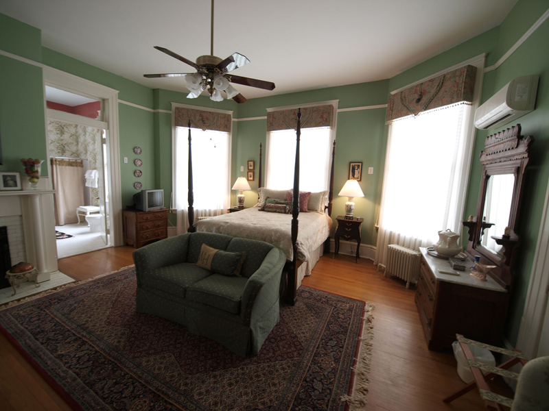 Booth Room